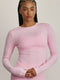 MADE FOR EVERYDAY WEAR, COTTON + חולצת שרווך ארוך מבד כותנה, מתאימה לפעיליות היומיומית.נעימה מאוד ומחמאיה, גזרה צמודה. החולצה אינה מבד מנדף זיעה.צווארון עגול סגור.לוגו Z בגב הפריט. גוון ורוד (לא אטום).