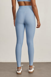 FABRIC: 4 WAY STRETCH FABRIC.הבד המתקדם ביותר שלנו המאופיין באלסטיות ניכרת לאורך כל ארבעת הצירים הראשיים, הבגד עוקב בצורה מושלמת אחר תנועות הגוף ומבטיח חופש פעולה מירבי.גזרה גבוהה מאוד.לוגו Z בחגורת הטייץ בחלק האחורי.גוון כחול בהיר.