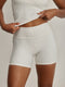 FABRIC: 4 WAY STRETCH FABRIC.הבד המתקדם ביותר שלנו המאופיין באלסטיות ניכרת לאורך כל ארבעת הצירים הראשיים, הבגד עוקב בצורה מושלמת אחר תנועות הגוף ומבטיח חופש פעולה מירבי.שורט קצר עם חגורה גבוהה.לוגו Z בחגורת הטייץ בחלק האחורי.דפוס פרחוני כחול עדין ברקע שמנת .
