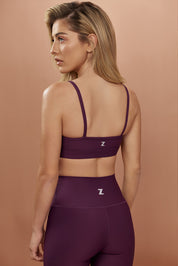 טופ כתפייה דקה מבד 4 כיוונים בגוון סגול, הטופ ללא ריפוד נשלף וללא פתח להכנסת ריפוד