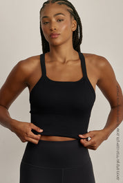 Z RIBBED TANKטופ ריב בגזרת קרופ מבד עם טקסטורת פסי ריב.ריפוד נשלף לנוחות והתאמה אישית.רצועות מתכוונות בגב הפריט להתאמה. לוגו Z מחזיר אור בגב הפריט.גוון שחור.לתשומת לבך, מדובר בסוג בד שונה מהטייץ ולכן יתכנו שינויים בגוון.