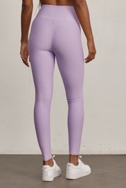 *בתמונה עם מישל הגוון שונה בגלל התאורה. FABRIC: 4 WAY STRETCH FABRIC.הבד המתקדם ביותר שלנו המאופיין באלסטיות ניכרת לאורך כל ארבעת הצירים הראשיים, הבגד עוקב בצורה מושלמת אחר תנועות הגוף ומבטיח חופש פעולה מירבי.גזרה גבוהה מאוד.לוגו Z בחגורת הטייץ בחלק האחורי.גוון סגול לילך.
