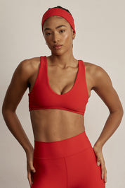 טופ מבד 4 כיוונים, מהקוקציה בעיצובה של אדל בספלוב, הטופ ללא ריפוד נשלף בגוון אדום fire