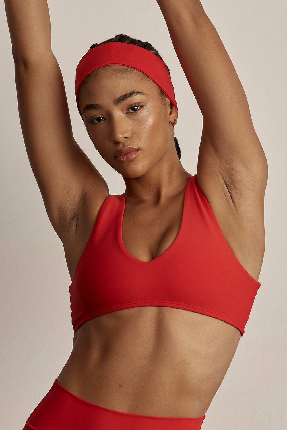 סרט לשיער ברוחב של 6 סמ עם סיליקון פנימי למניעת החלקה בגוון אדום