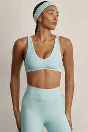 טופ מבד 4 כיוונים מהקולקציה בעיצובה של אדל בספלוב בגוון תכלת ice - הטופ ללא ריפוד נשלף 