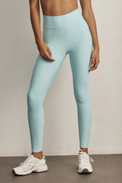 טייץ ארוך מבד 4 כיוונים, חגורת אמצע, מהוקלקציה בעיצובה של אדל בספלוב בגוון תכלת ICE 