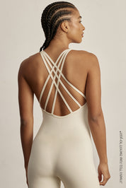 אוברול ארוך מבד פוליאמיד המתקדם.בד עם אלמנט קטיפתי (לא מדובר בגולגולים).היתרונות של הבד: קל, רך, נוח, גמיש מאוד ונושם.שילוב של איקסים בגב.האוברול בשילוב ריפוד נשלף.גוון שמנת/קרם.בגוון בהיר זה מומלץ ללבוש תחתון ללא תפר בצבע גוף מפני שמדובר בגוון פחות אטום מאשר הגוונים הכהים.