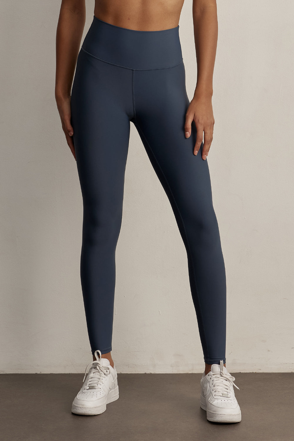 טייץ מסדרת ארבע כיוונים ארוך, גזרה גבוהה,  בגוון כחול