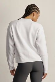 קרדיגן Zקרדיגן קלאסי, עשוי בד סרוג רך ונעים למגע. הגזרה הרפויה משתלבת בקלות עם כל לוק ומתאימה ליום ולערב. סגירת כפתורים קדמית, מפתח V וכיס קדמי. לוגו Z בגוון אפור על שרוול הקרדיגן. -בד סרוג רך ונושם.--סגירת כפתורים קדמית.-מפתח V מחמיא.-כיס קדמי.-צבע: לבן.