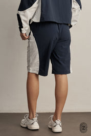 The TOUCH club.ברמודת ניילון - בשילוב של 2 גוונים - כחול ולבן/קרם.ברמודת מבד ניילון - גוון עיקרי כחול ושילוב של גוון לבן/קרם. גומי במותן ושרוכים נשלפים, לוגו TOUCH בטביעת אצבע עם מחזיר אור. מאפיינים:בד ניילון - קל ונעים למגע.בגוון כחול ושילוב לבן / קרם.בגלל שילוב הצבעים - יש לכבס בנפרד ובתוכנית עדינה וקצרה. לוגו TOUCH - מחזיר אור.גומי במותן עם שרוכים נשלפים להידוק.