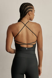 FABRIC: 4 WAY STRETCH FABRIC.גופייה מבד 4 כיוונים המתקדם, אשר מאופיין באלסטיות ניכרת לאורך כל ארבעת הצירים הראשיים, הבגד עוקב בצורה מושלמת אחר תנועות הגוף ומבטיח חופש פעולה מירבי.גזרה קלאסית, מעט ארוכה.הגופייה בשילוב שכבה פנימית מבד מרושת.הגופייה בשילוב של ריפוד נשלף. רצועות בגב אשר יוצרות X.לוגו Z בגב הפריט.גוון ירוק (בתמונות הראשיות יכול להיראות שונה בגלל התאורה).