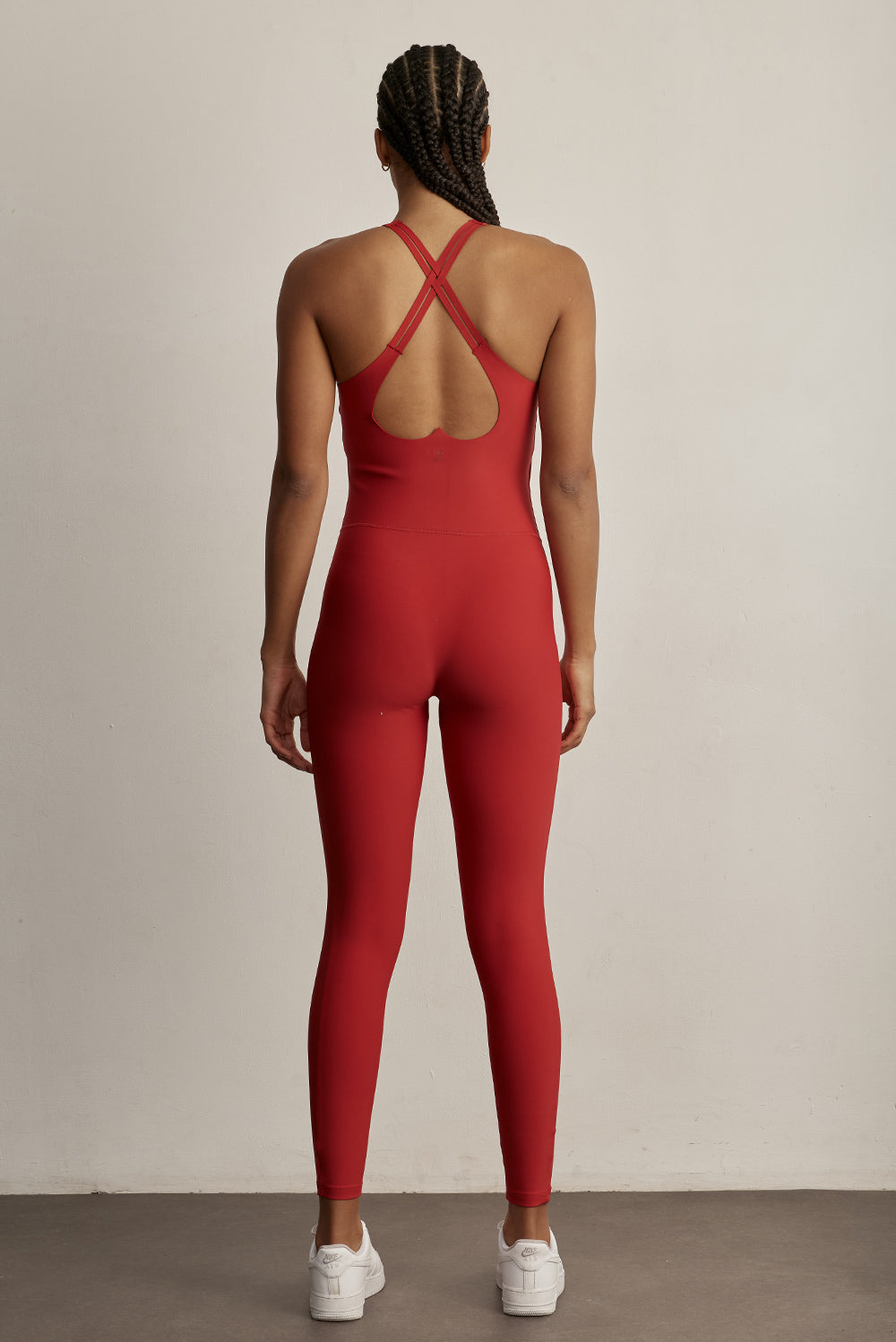 ADEL'S WORLDאוברול מבד 4 כיוונים, הבד המתקדם ביותר שלנו המאופיין באלסטיות ניכרת לאורך כל ארבעת הצירים הראשיים, הבגד עוקב בצורה מושלמת אחר תנועות הגוף ומבטיח חופש פעולה מירבי.האוברול עם אלמנט חיתוך לייזר בצורת לב בגב.האוברול עם שכבה פנימית באזור החזה וריפוד נשלף.לוגו Z בחלק האחורי.גוון אדום.