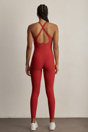 ADEL'S WORLDאוברול מבד 4 כיוונים, הבד המתקדם ביותר שלנו המאופיין באלסטיות ניכרת לאורך כל ארבעת הצירים הראשיים, הבגד עוקב בצורה מושלמת אחר תנועות הגוף ומבטיח חופש פעולה מירבי.האוברול עם אלמנט חיתוך לייזר בצורת לב בגב.האוברול עם שכבה פנימית באזור החזה וריפוד נשלף.לוגו Z בחלק האחורי.גוון אדום.