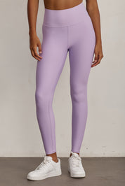 *בתמונה עם מישל הגוון שונה בגלל התאורה. FABRIC: 4 WAY STRETCH FABRIC.הבד המתקדם ביותר שלנו המאופיין באלסטיות ניכרת לאורך כל ארבעת הצירים הראשיים, הבגד עוקב בצורה מושלמת אחר תנועות הגוף ומבטיח חופש פעולה מירבי.גזרה גבוהה מאוד.לוגו Z בחגורת הטייץ בחלק האחורי.גוון סגול לילך.