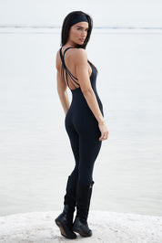 אוברול ארוך מבד פוליאמיד המתקדם.בד עם אלמנט קטיפתי (לא מדובר בגולגולים).היתרונות של הבד: קל, רך, נוח, גמיש מאוד ונושם.שילוב של איקסים בגב.האוברול בשילוב ריפוד נשלף.גוון שחור.